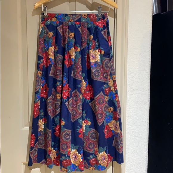 Essentials Dresses & Skirts - Vintage skirt from Essentials Size S